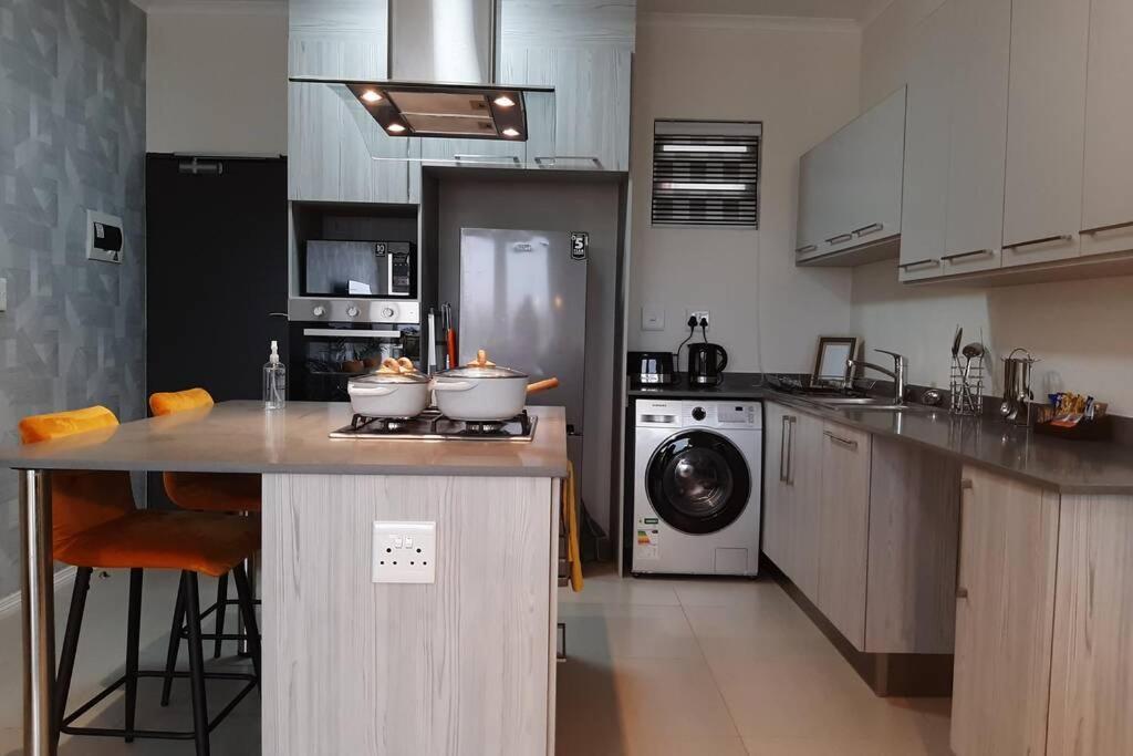 Mikeys Place On New: 2Bed2Bath No.1 With Free Wifinetflix Midrand Luaran gambar