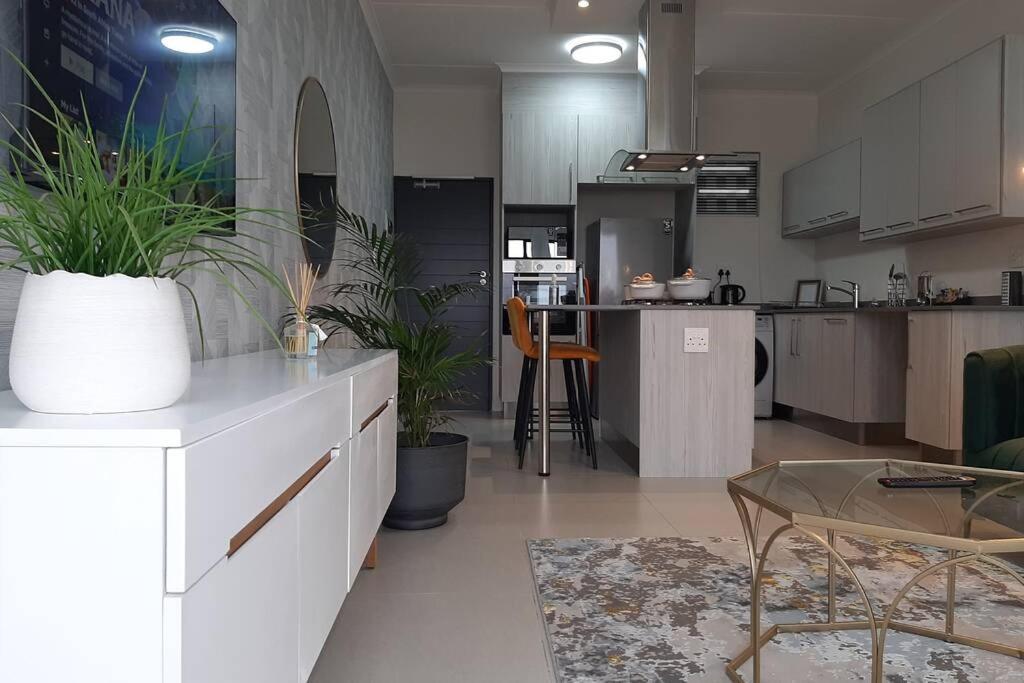Mikeys Place On New: 2Bed2Bath No.1 With Free Wifinetflix Midrand Luaran gambar